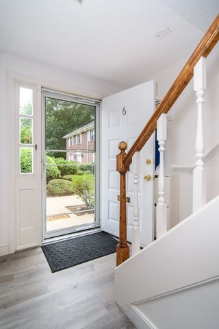 21 Westerly St 6, Wellesley, MA 02482