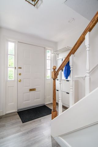 21 Westerly St 6, Wellesley, MA 02482