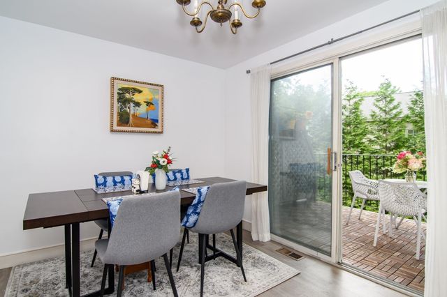 21 Westerly St 6, Wellesley, MA 02482