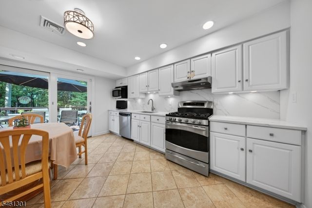 3 Debby Ln, Warren Twp., NJ 07059