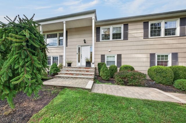 3 Debby Ln, Warren Twp., NJ 07059