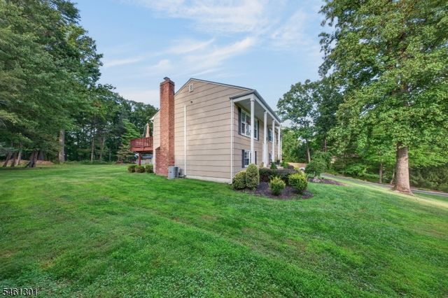 3 Debby Ln, Warren Twp., NJ 07059