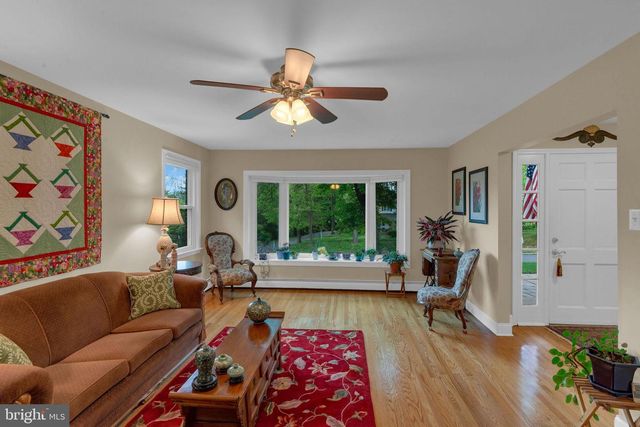 1144 DICKINSON DR, Yardley, PA 19067