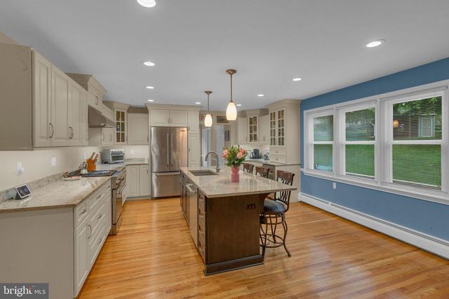 1144 DICKINSON DR, Yardley, PA 19067