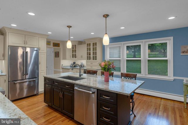 1144 DICKINSON DR, Yardley, PA 19067