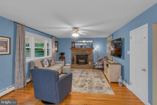 1144 DICKINSON DR, Yardley, PA 19067