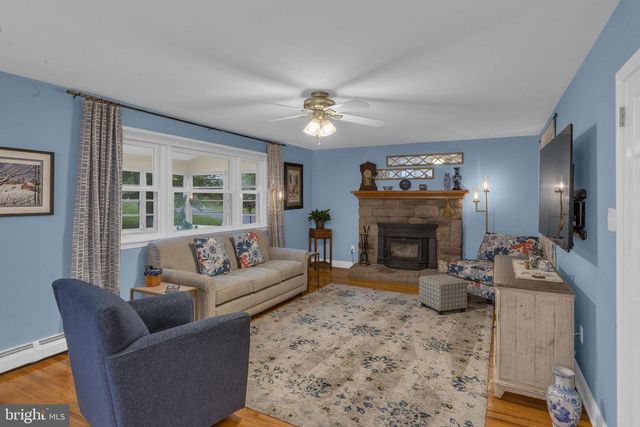 1144 DICKINSON DR, Yardley, PA 19067