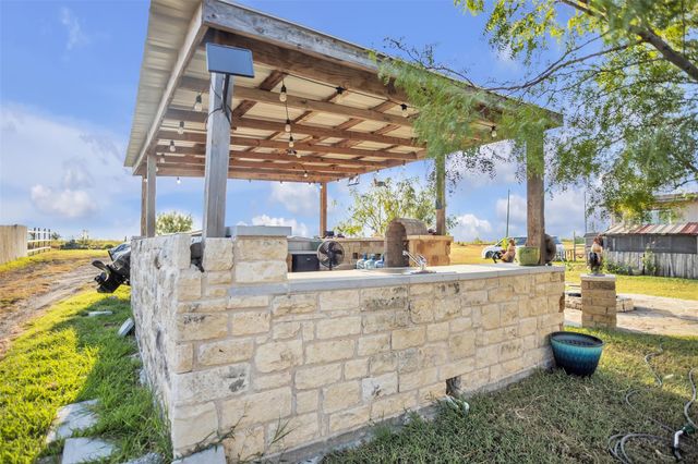 363 El Rey DR, Kyle, TX 78640