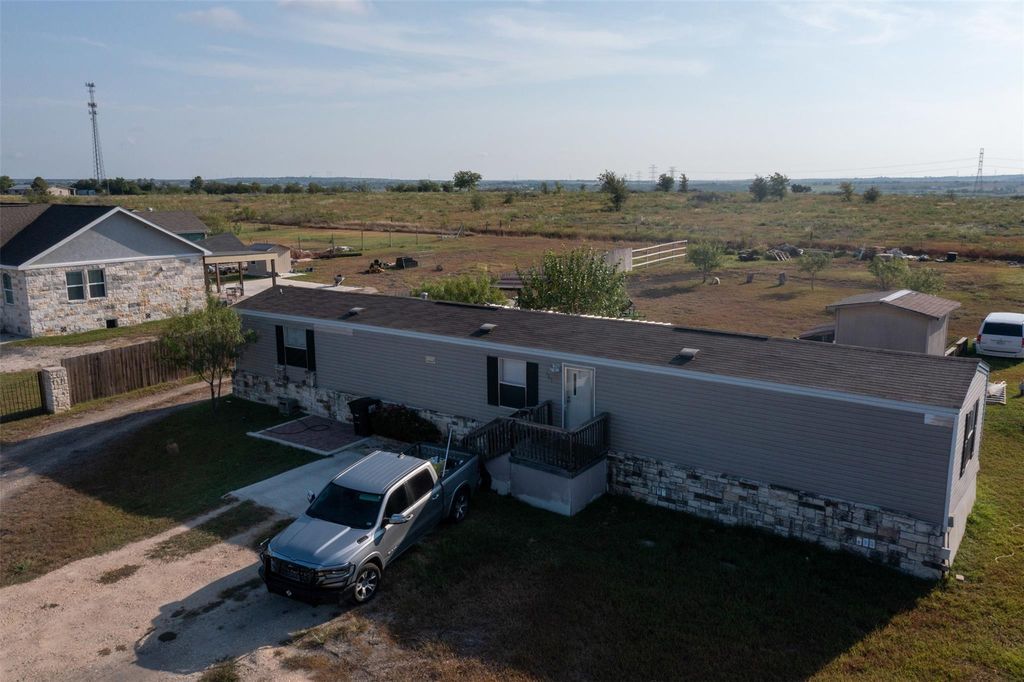 363 El Rey DR, Kyle, TX 78640