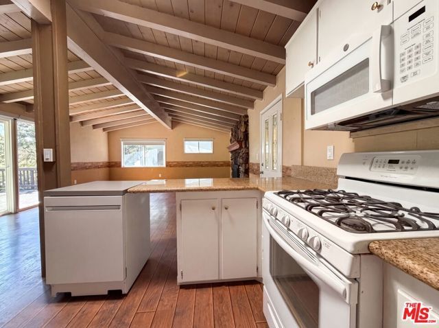 1145 Rivera Drive, Wrightwood, CA 92397