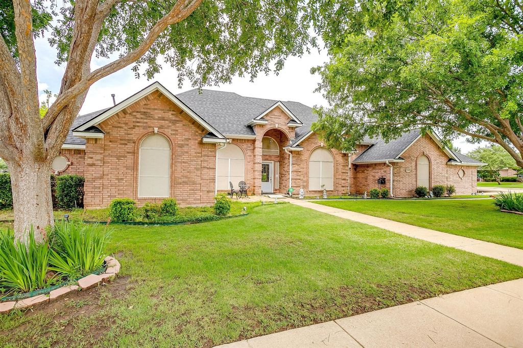 1200 Blackberry Court, Crowley, TX 76036