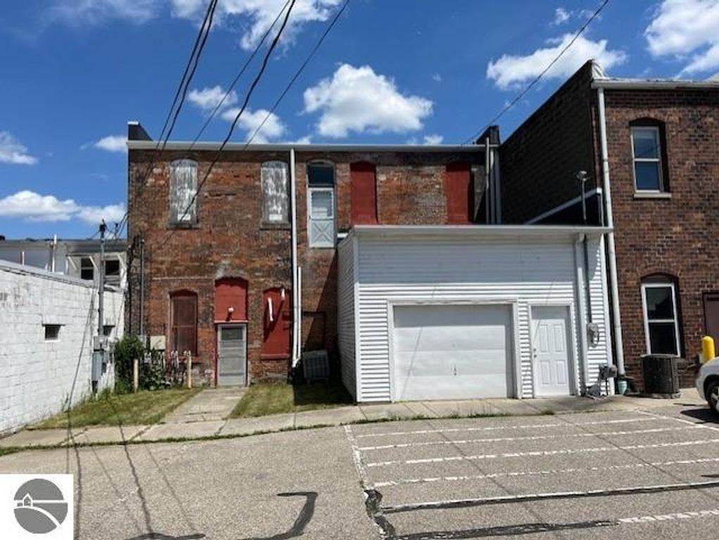 Image 2 of property listing at 109 N Mill Street, St Louis, MI 48880