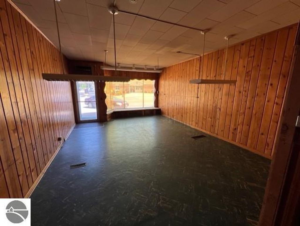 Image 3 of property listing at 109 N Mill Street, St Louis, MI 48880