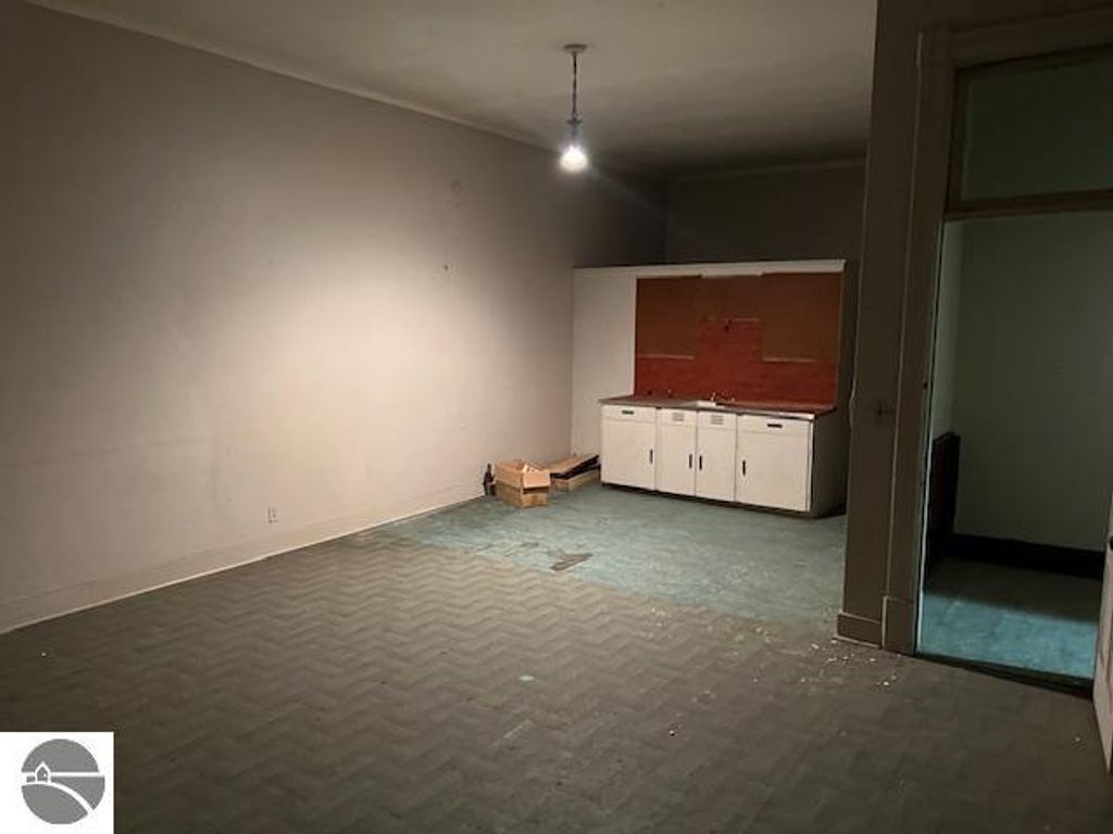 Image 7 of property listing at 109 N Mill Street, St Louis, MI 48880