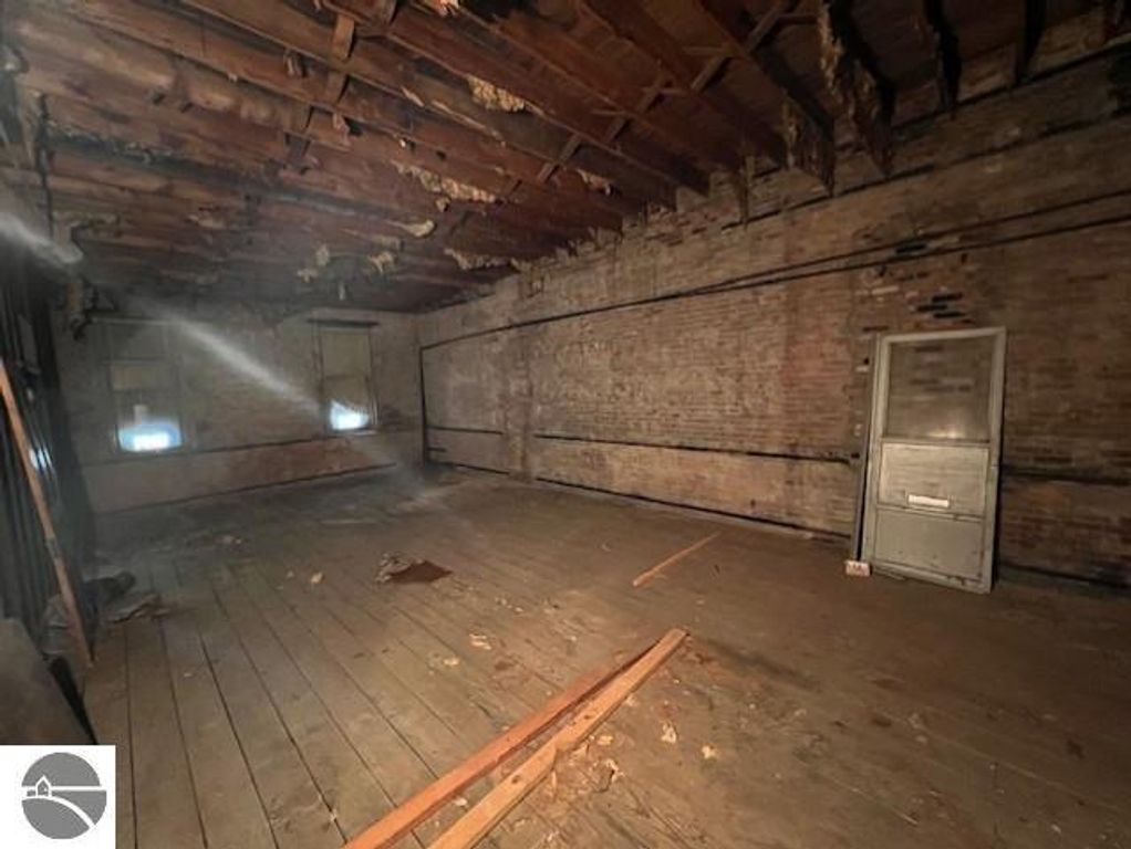 Image 8 of property listing at 109 N Mill Street, St Louis, MI 48880