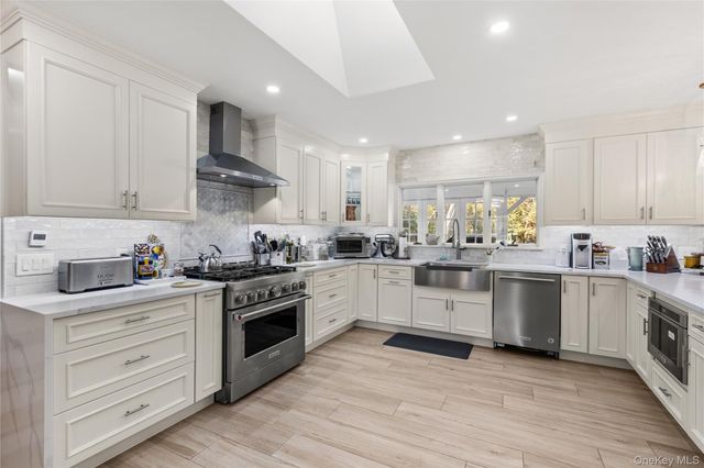 18 Floral Avenue, Huntington, NY 11743