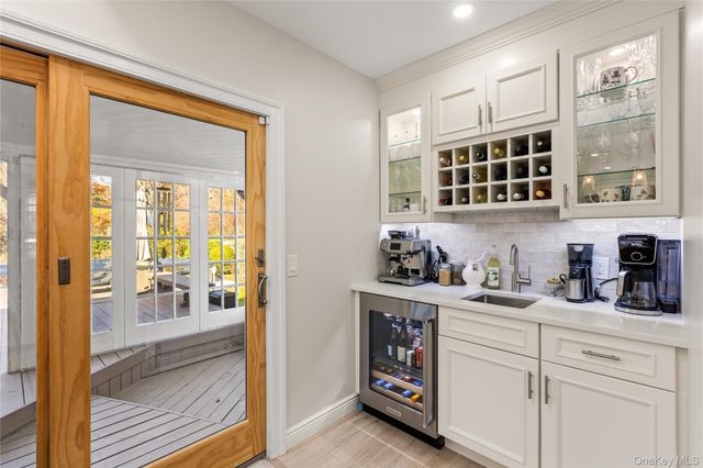 18 Floral Avenue, Huntington, NY 11743