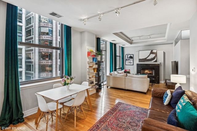 212 W Washington Street 1703, Chicago, IL 60606