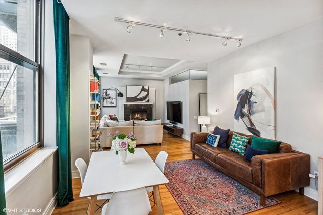 212 W Washington Street 1703, Chicago, IL 60606