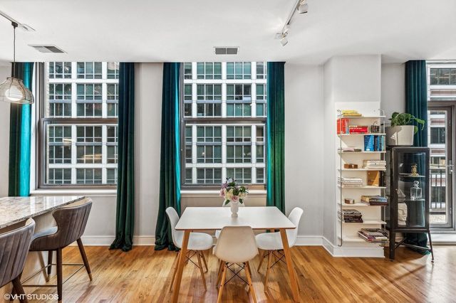 212 W Washington Street 1703, Chicago, IL 60606
