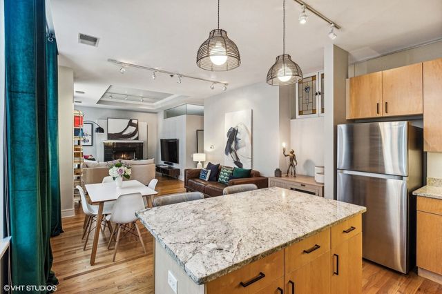 212 W Washington Street 1703, Chicago, IL 60606