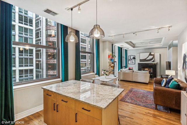 212 W Washington Street 1703, Chicago, IL 60606