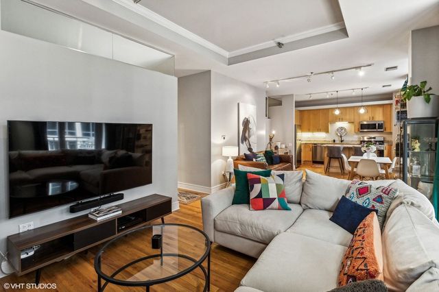 212 W Washington Street 1703, Chicago, IL 60606