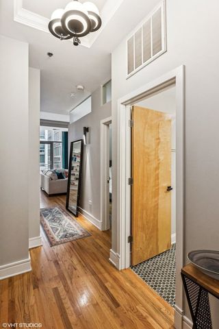 212 W Washington Street 1703, Chicago, IL 60606
