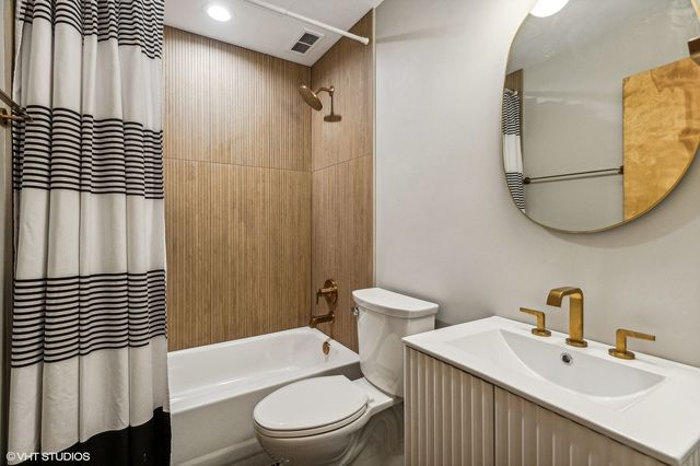 212 W Washington Street 1703, Chicago, IL 60606