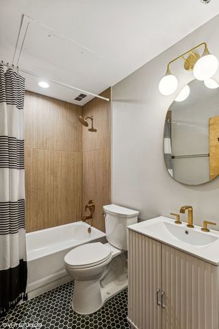 212 W Washington Street 1703, Chicago, IL 60606