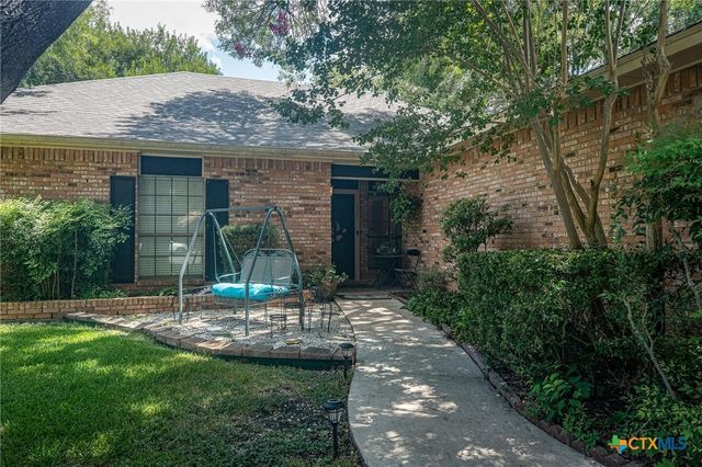 305 Westbend Circle, Seguin, TX 78155