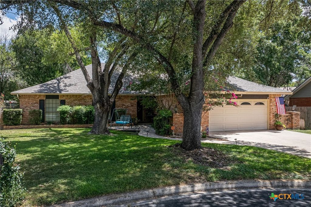 305 Westbend Circle, Seguin, TX 78155