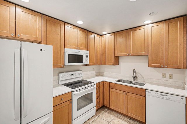 4100 Parklawn Avenue 302, Edina, MN 55435
