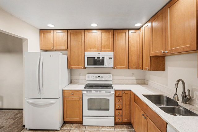 4100 Parklawn Avenue 302, Edina, MN 55435