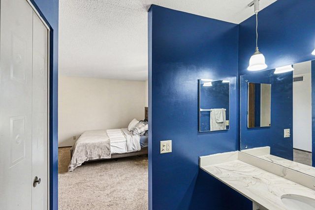 4100 Parklawn Avenue 302, Edina, MN 55435