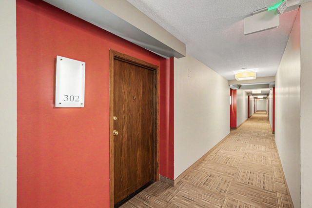 4100 Parklawn Avenue 302, Edina, MN 55435