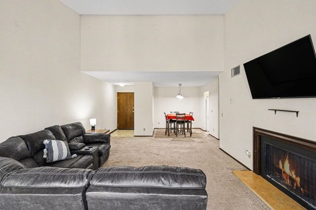 4100 Parklawn Avenue 302, Edina, MN 55435