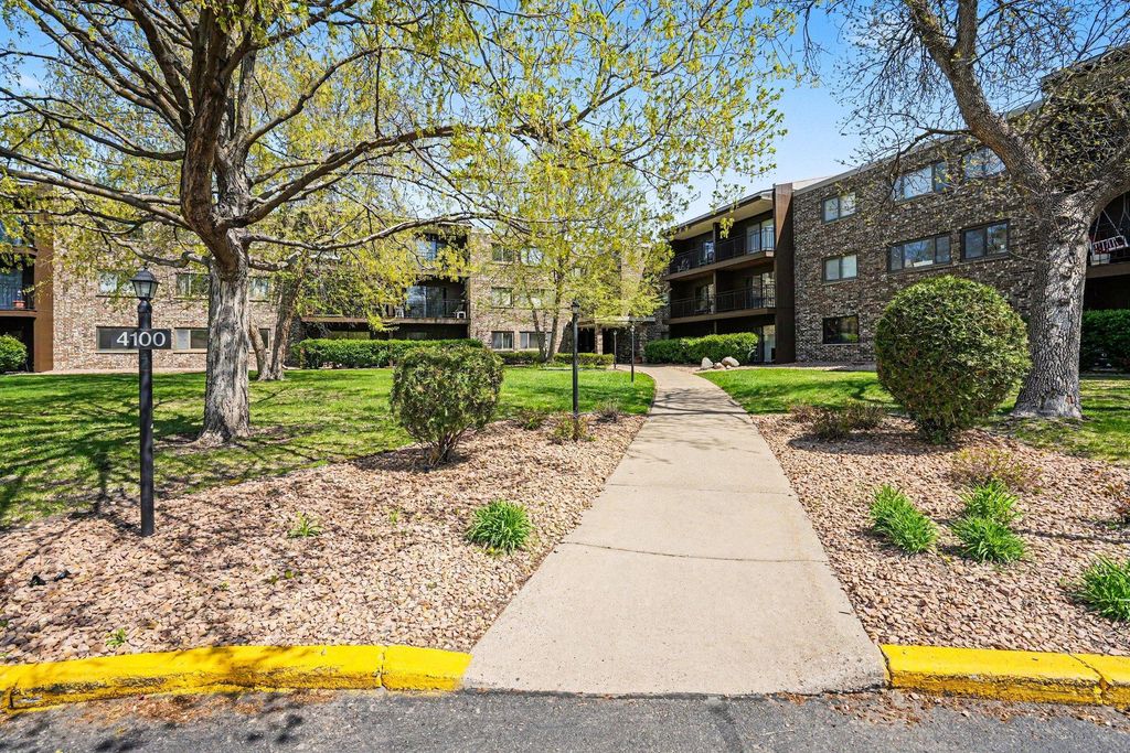 4100 Parklawn Avenue 302, Edina, MN 55435