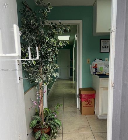 4750 NW 7 ST, Miami, FL 33126