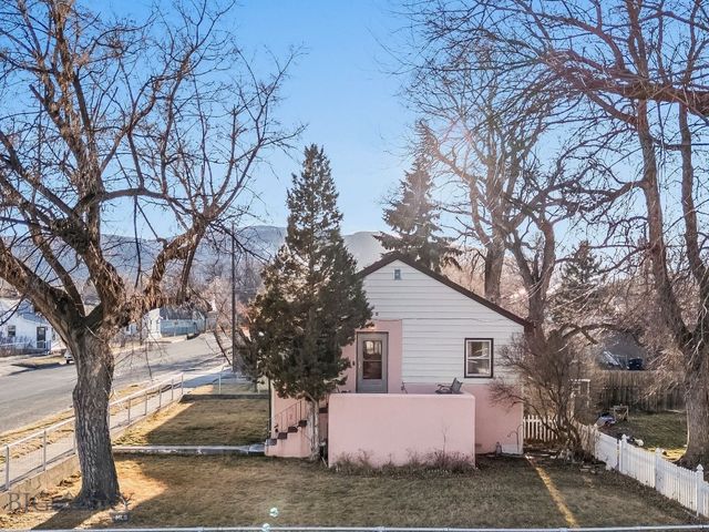 230 S G Street, Livingston, MT 59047