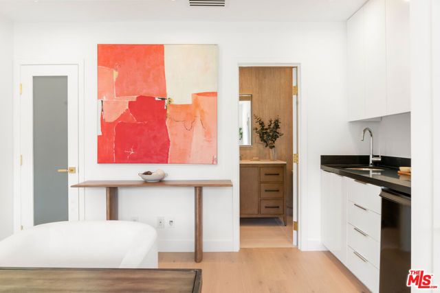 813 N Doheny Drive, Beverly Hills, CA 90210