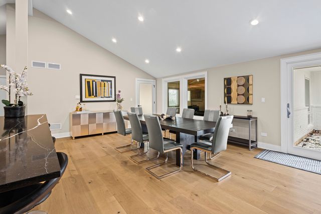 2390 White Oak Drive, Northbrook, IL 60062