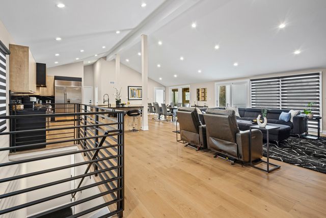 2390 White Oak Drive, Northbrook, IL 60062