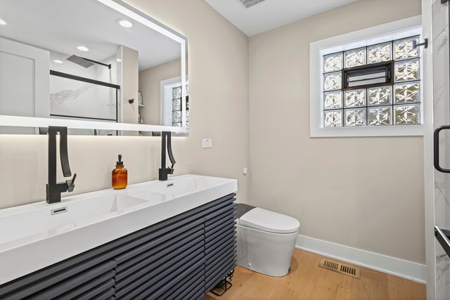 2390 White Oak Drive, Northbrook, IL 60062