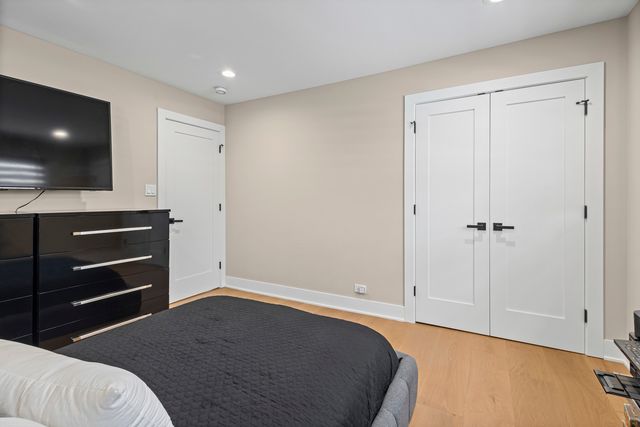 2390 White Oak Drive, Northbrook, IL 60062