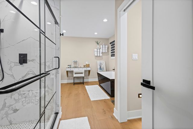 2390 White Oak Drive, Northbrook, IL 60062