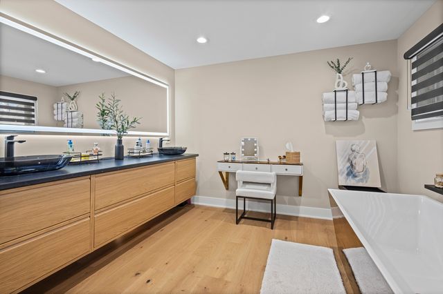 2390 White Oak Drive, Northbrook, IL 60062