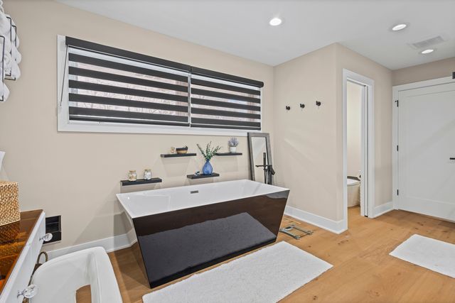 2390 White Oak Drive, Northbrook, IL 60062