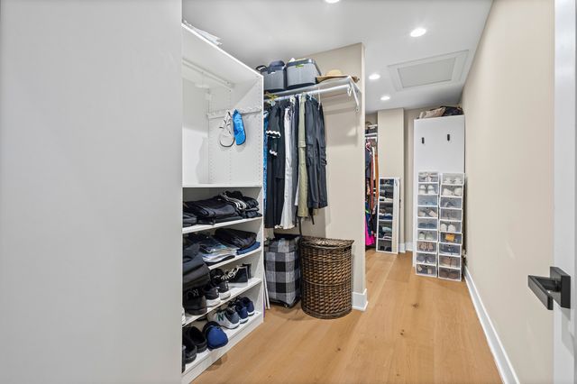 2390 White Oak Drive, Northbrook, IL 60062