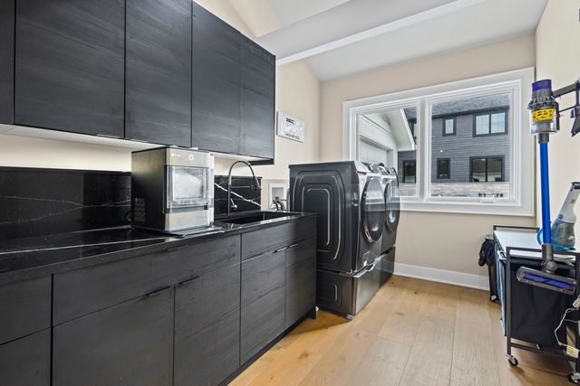 2390 White Oak Drive, Northbrook, IL 60062